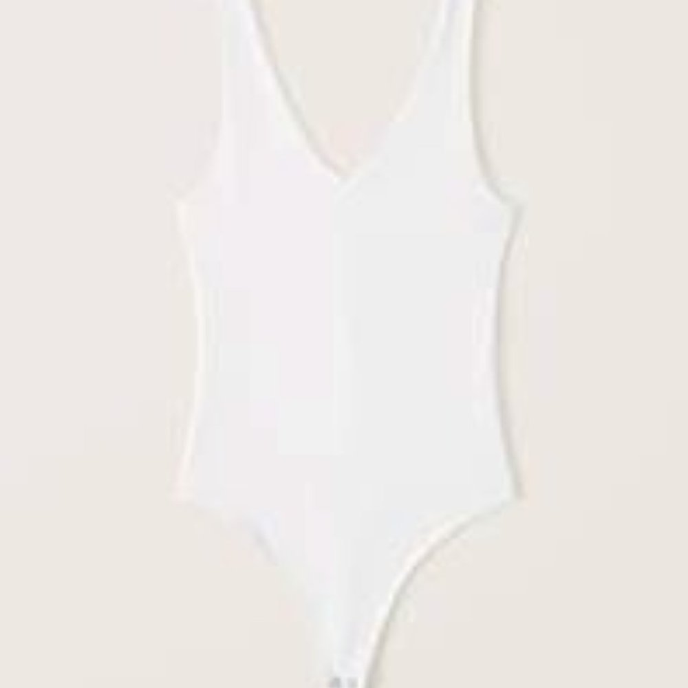 Ambercrombie & Fitch Double-Layered Seamless V-Neck Bodysuit